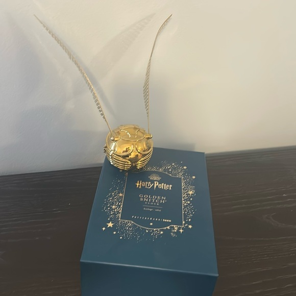 Pottery Barn Teen Harry Potter Golden Snitch Clock with box packaged EUC wow! - Picture 2 of 6